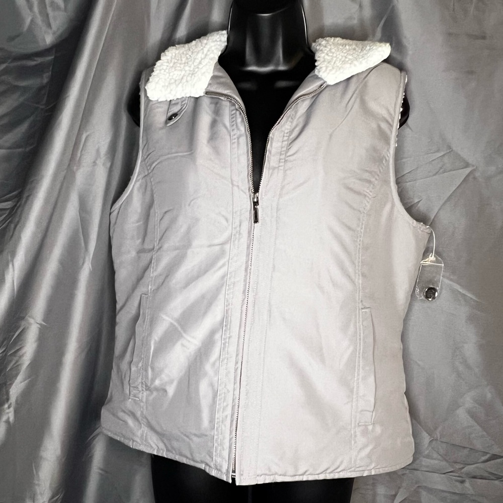 New Without Tags! Sonoma grey zipper vest with sherpa interior. Size Medium.